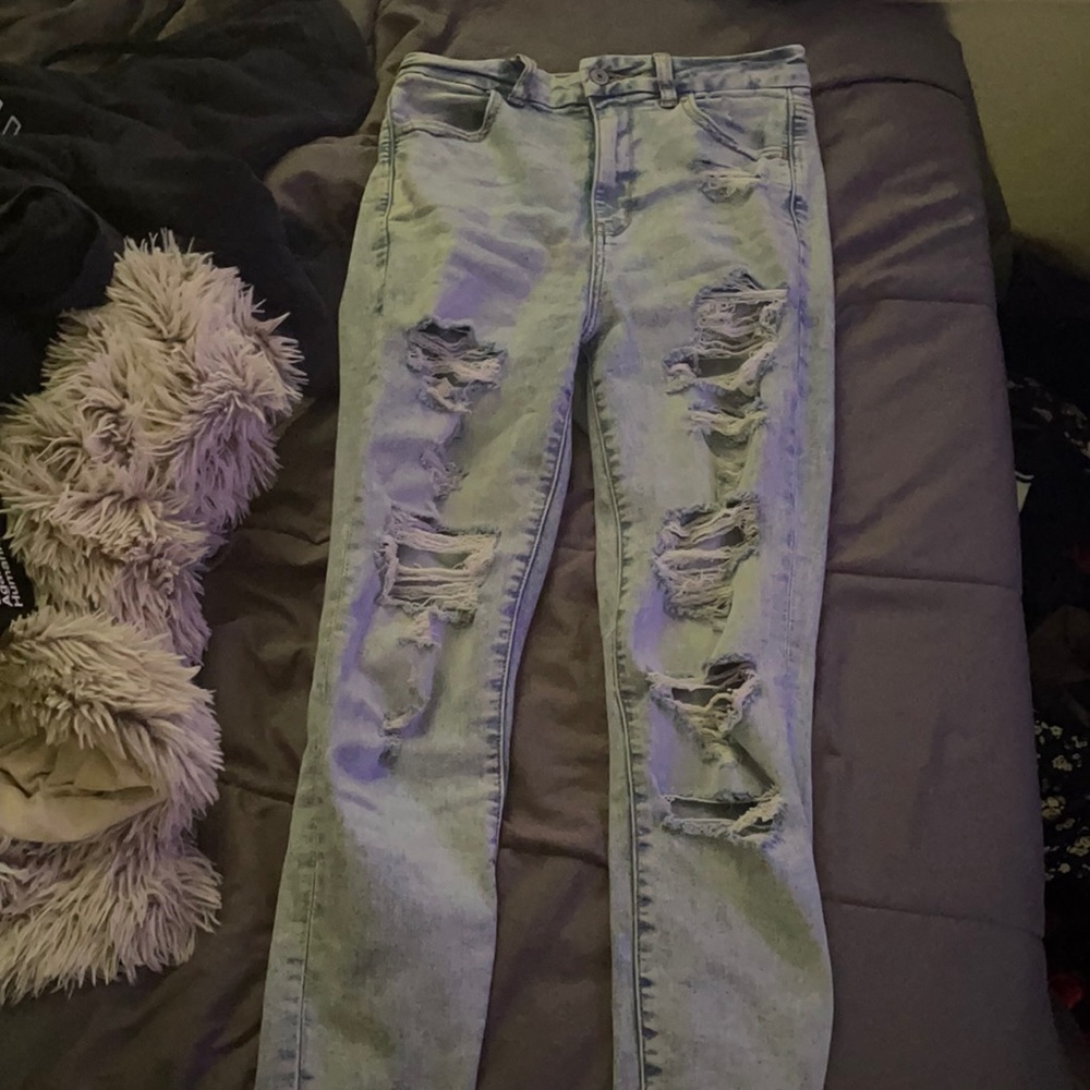 american eagle ripped jeans